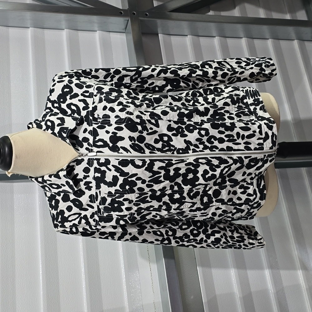 Black and white printed light weight‎ jacket